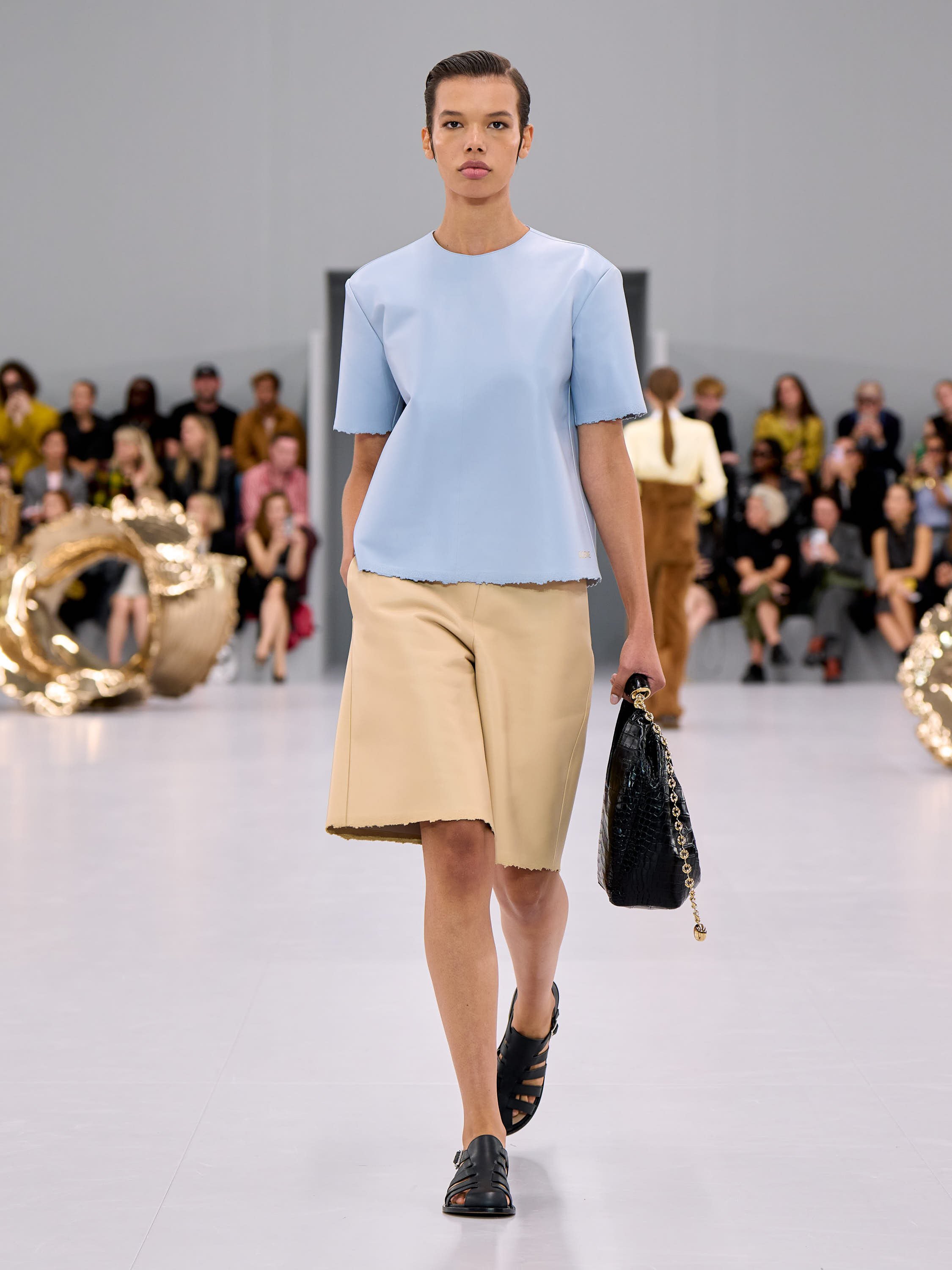 LOEWE　ロエベ　2024SS シャツ ランウェイショー · 2024春夏 ウィメンズコレクション · ロエベ